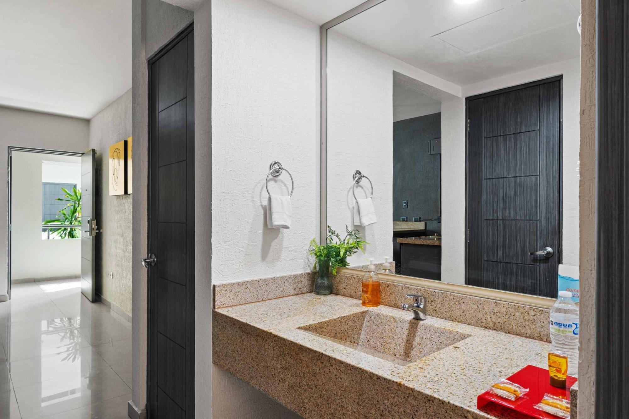 Homesuites Zaragoza คูเลียคัน ภายนอก รูปภาพ